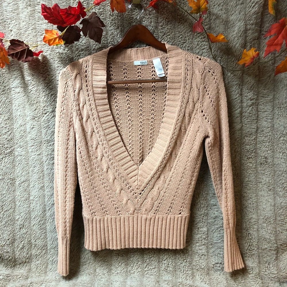 🔴 Low Cut, V-Neck Sweater ✨